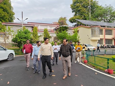 आवास सचिव डॉ आर राजेश कुमार के औचक निरीक्षण में तेज हुई कायाकल्प की प्रक्रिया..