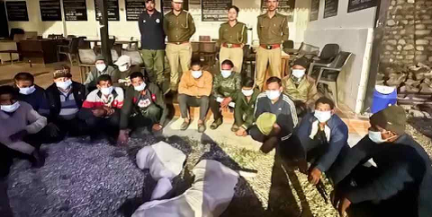 होली के जश्न में वन्यजीव का शिकार, काकड़ का मांस पकाते 14 लोग दबोचे..