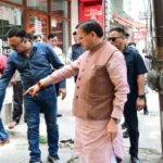 सीएम धामी का सरप्राइज निरीक्षण, हेल्पलाइन शिकायत पर अधिकारियों से मांगा जवाब..