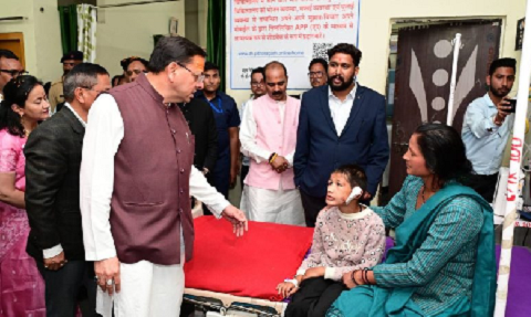 पिथौरागढ़ अस्पताल में सीएम धामी ने परखी स्वास्थ्य व्यवस्थाएं, अधिकारियों को दिए निर्देश..