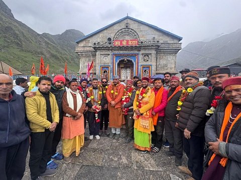 केदारनाथ व्यापार सभा को मिली नई टीम, पंडित विष्णु रुवाड़ी को सौंपी गई कमान..