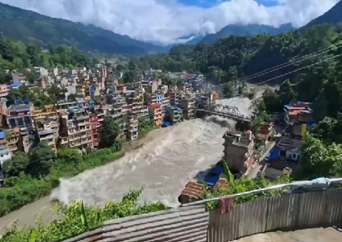 नेपाल में भोटेकोशी नदी का रौद्र रूप, बाढ़ में 1000 से ज्यादा लोगों के बहने की आशंका..