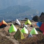 खलिया बुग्याल में तय सीमा से ज्यादा टेंट, वन विभाग ने हटाए अवैध कैंप..